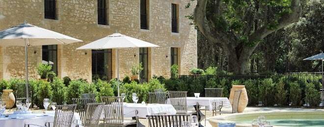 Golf de Manville, en Provence, en France du Sud Est, la terrasse du restaurant Golf de Manville